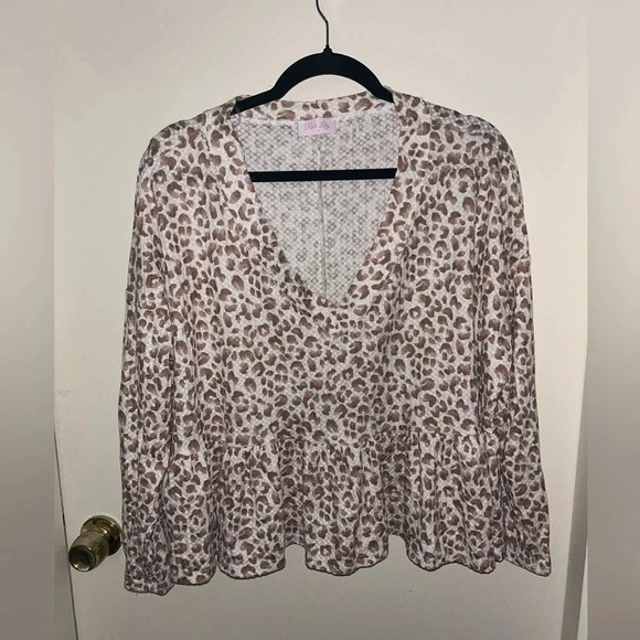 😍Pink Lily size small vneck blouse 😍 - Picture 1 of 5